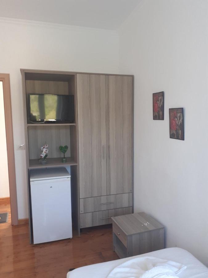 Gezos Apartment Himarë Exterior foto