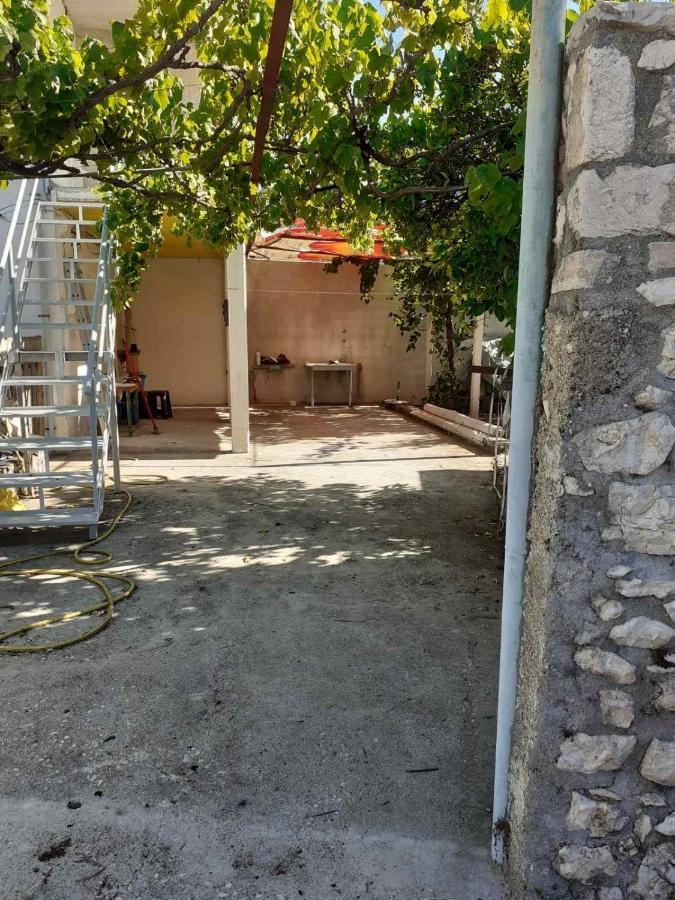 Gezos Apartment Himarë Exterior foto
