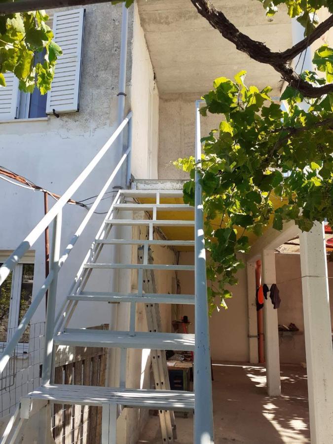 Gezos Apartment Himarë Exterior foto