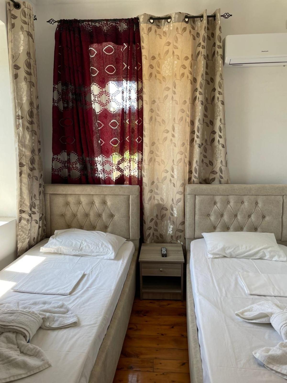 Gezos Apartment Himarë Exterior foto