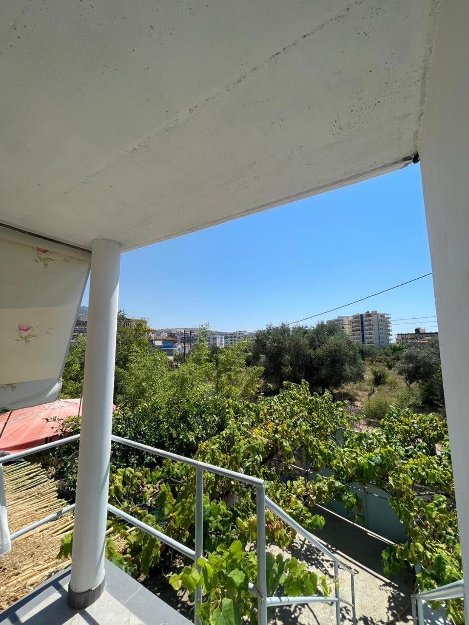 Gezos Apartment Himarë Exterior foto