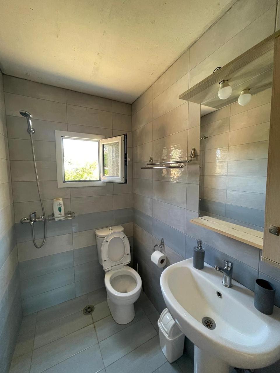 Gezos Apartment Himarë Exterior foto