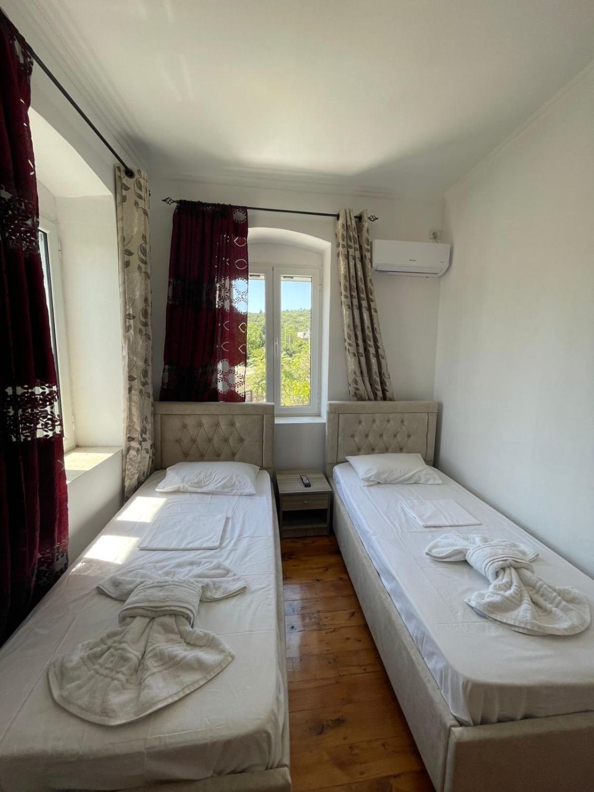 Gezos Apartment Himarë Exterior foto