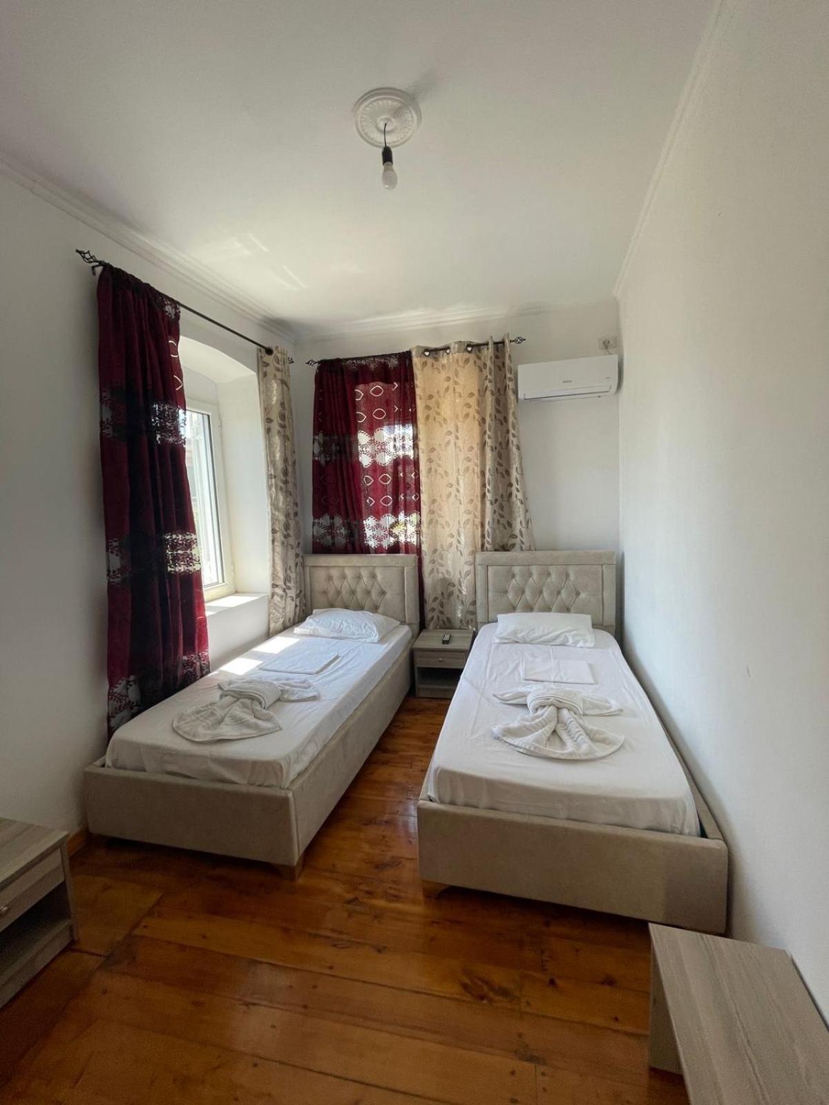 Gezos Apartment Himarë Exterior foto