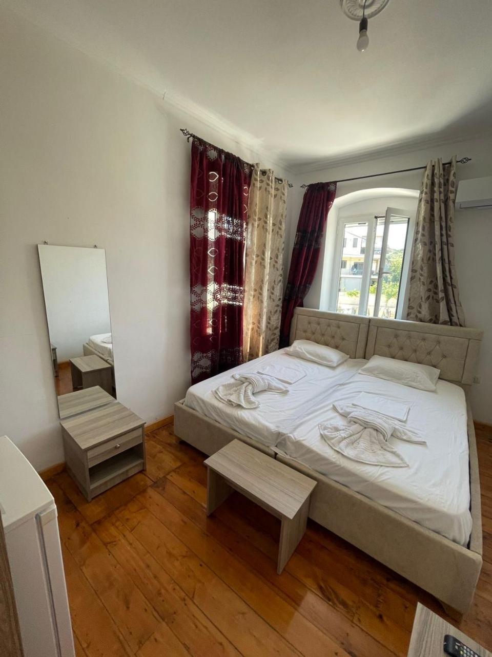 Gezos Apartment Himarë Exterior foto