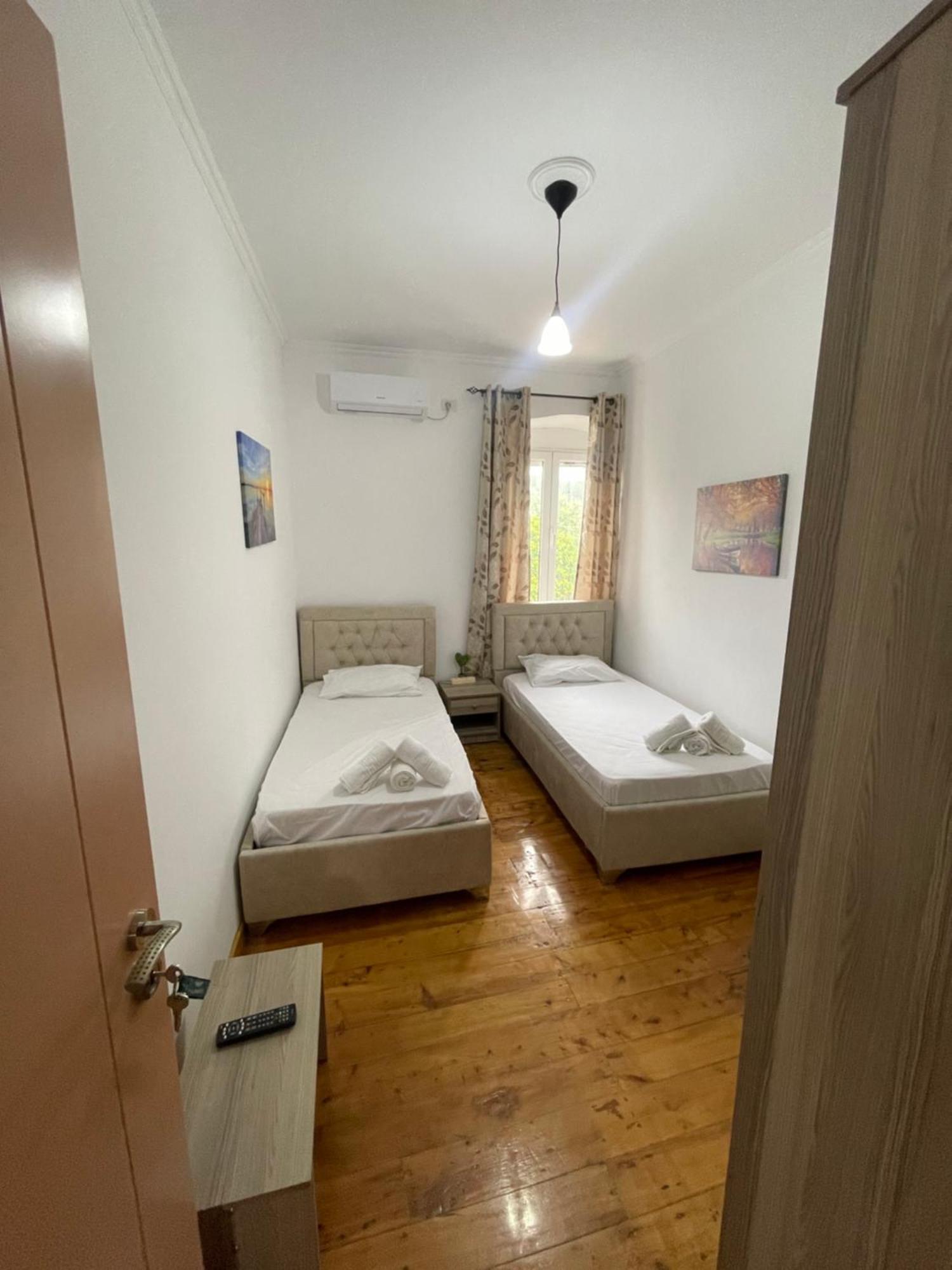 Gezos Apartment Himarë Exterior foto